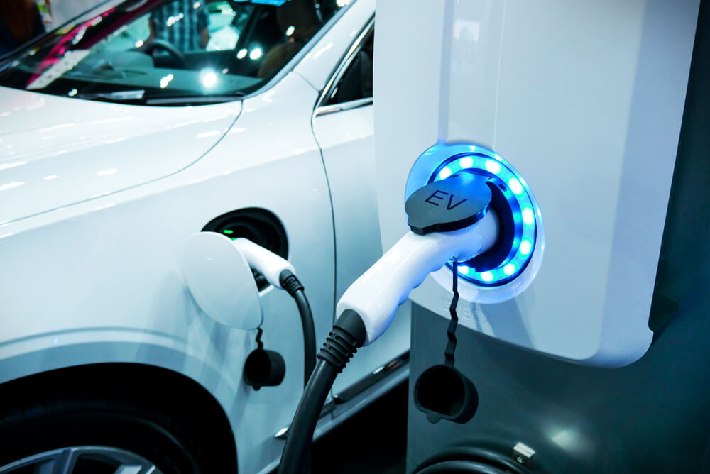 v2hとは?v2hと電気自動車との関係やご自宅に最適なものを選ぶポイント