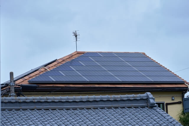 太陽光発電は停電時でも大活躍！蓄電池の併用でさらに安心できる理由