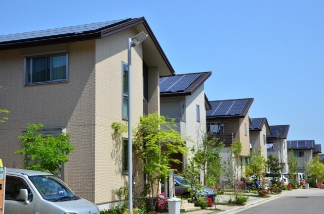 東京で太陽光パネルの義務化が決定！なぜ可決したのかを解説