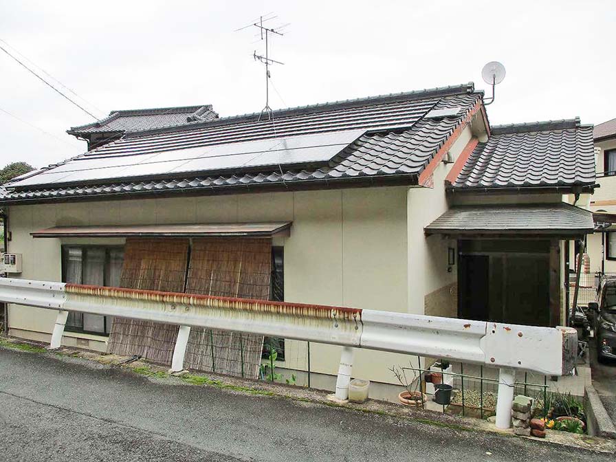 福岡県鞍手郡のＭ様邸にて蓄電池システムの設置工事しました。