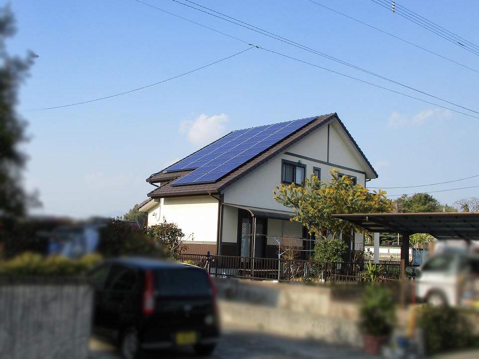 福岡県田川郡のH様邸にて太陽光発電システムの設置工事しました。