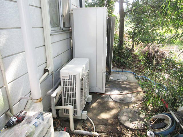 福岡県八女郡のＮ様邸にて日立のエコキュート設置工事をしました。