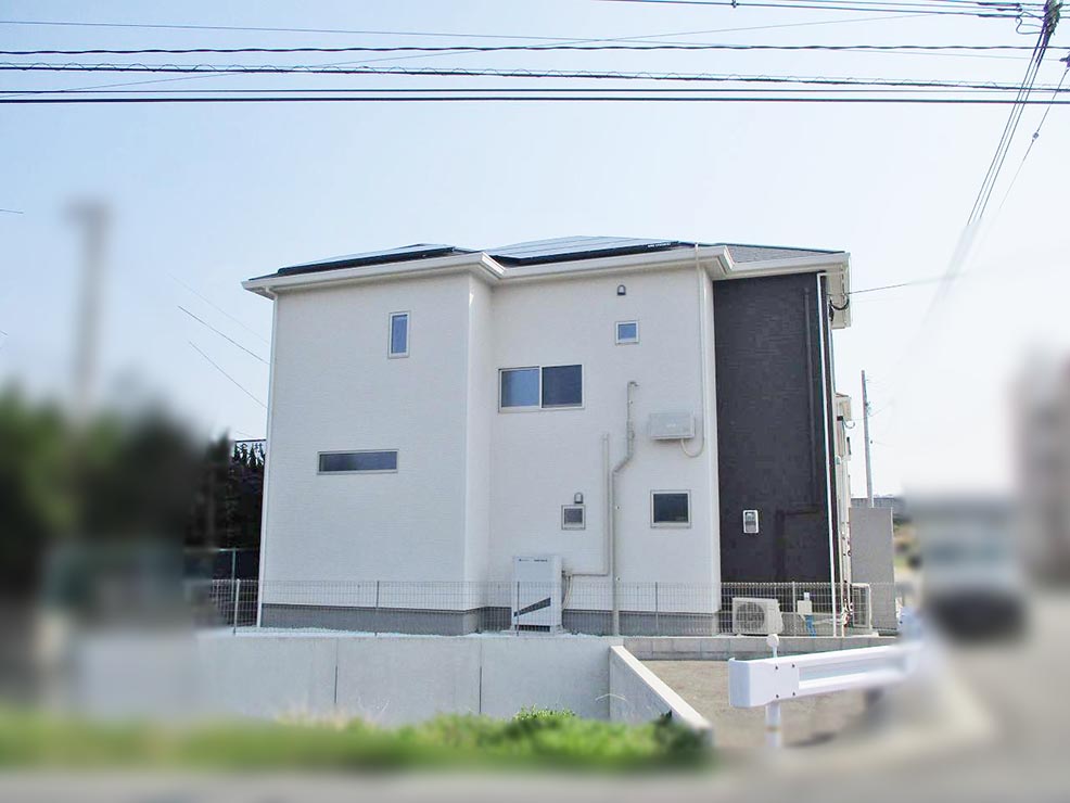 福岡県北九州市のＭ様邸にて太陽光発電システムの取付工事させていただきました！