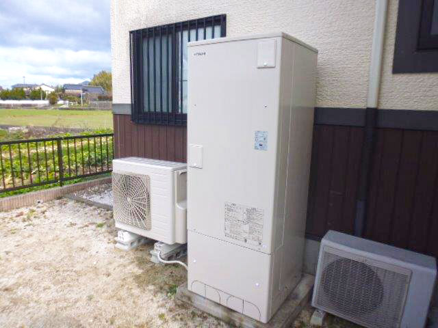福岡県田川郡のH様邸にてエコキュートの設置工事をしました。