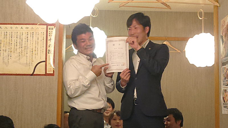 昇格した3名に辞令をお渡ししました！