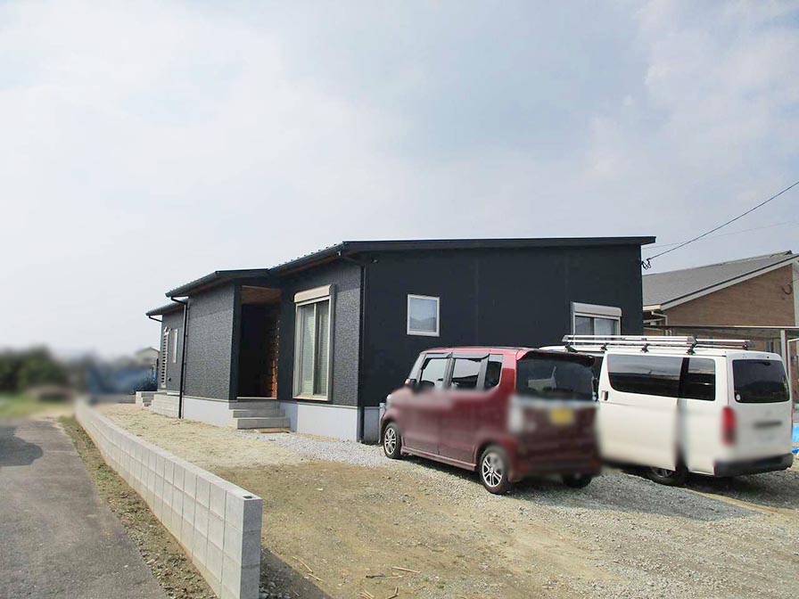 福岡県八女郡のY様邸にて太陽光発電システムの工事しました。