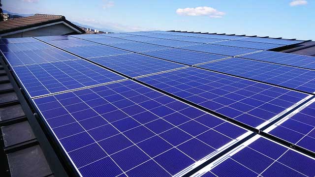 宮崎県宮崎市のＳ様邸にて太陽光発電システムの設置工事しました。