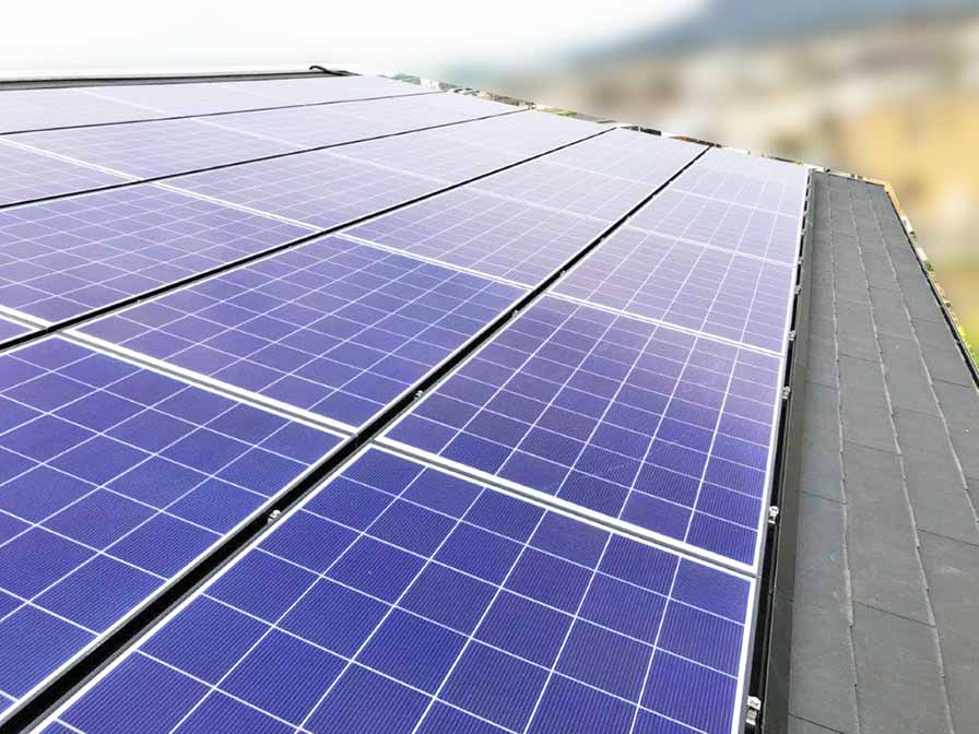 福岡県糟屋郡のＩ様邸にて太陽光発電システムの設置工事を行いました。