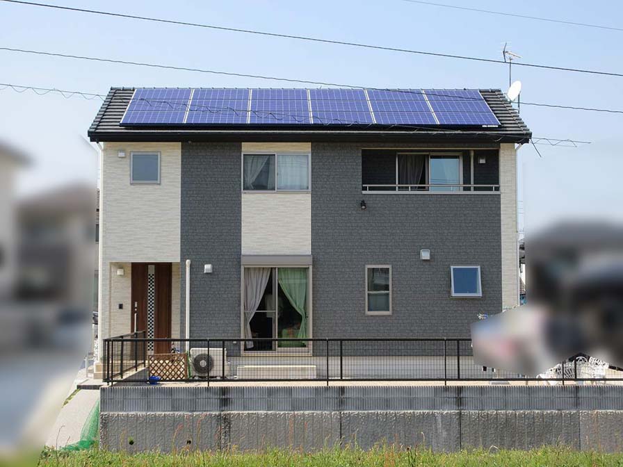 福岡県嘉穂郡のＭ様邸にて太陽光発電システムの設置工事をしました。