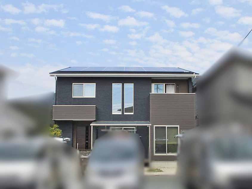 福岡県糟屋郡宇美町のＩ様邸にて太陽光発電システムの設置工事しました。