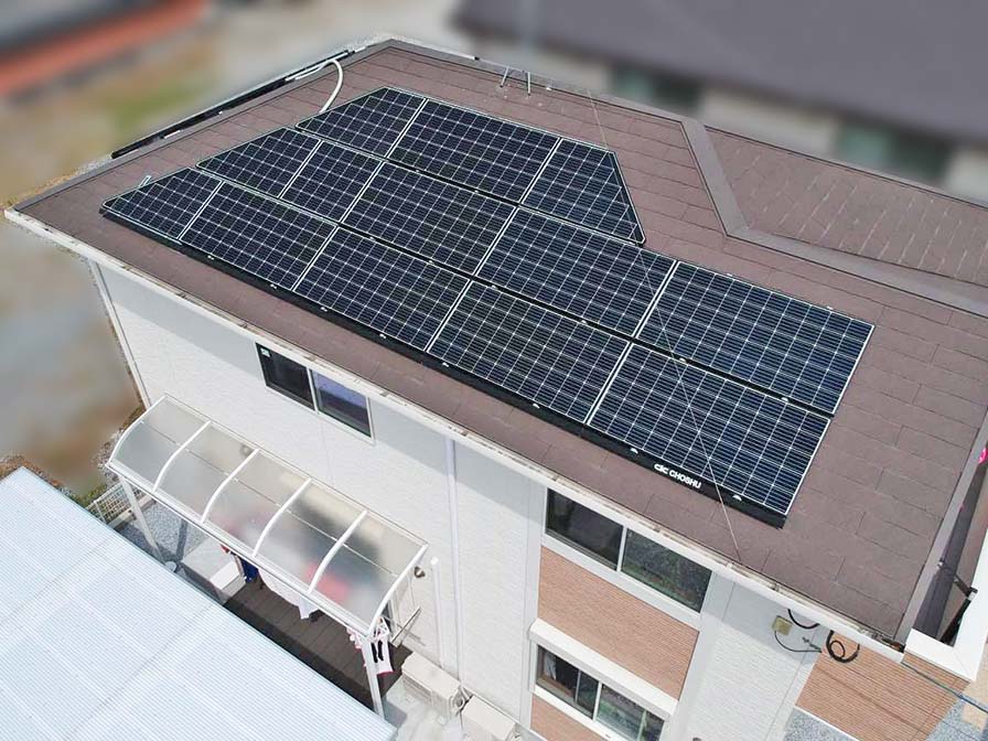 福岡県直方市のＴ様邸にて太陽光発電システムの設置工事をしました。