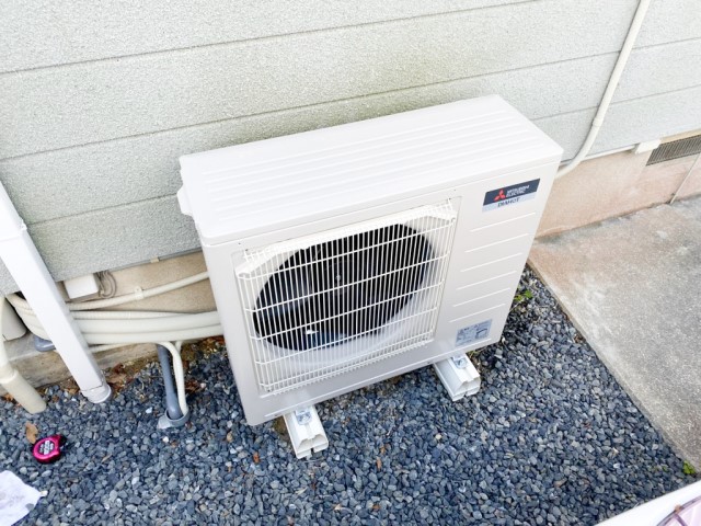 福岡県直方市のS様邸にて、エコキュート設置しました≪ヒートポンプユニット≫