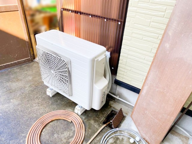山口県下関市のS様邸にて、エコキュート設置しました≪ヒートポンプユニット≫