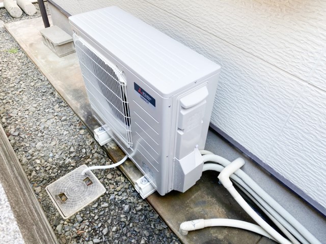 福岡県北九州市のI様邸にて、エコキュート設置しました≪ヒートポンプユニット≫