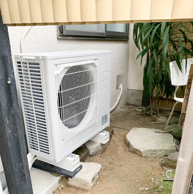 山口県下関市のN様邸にて、エコキュート設置しました≪ヒートポンプユニット≫