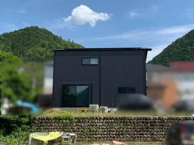 岐阜県美濃市O様邸にて、太陽光発電システムを設置しました。