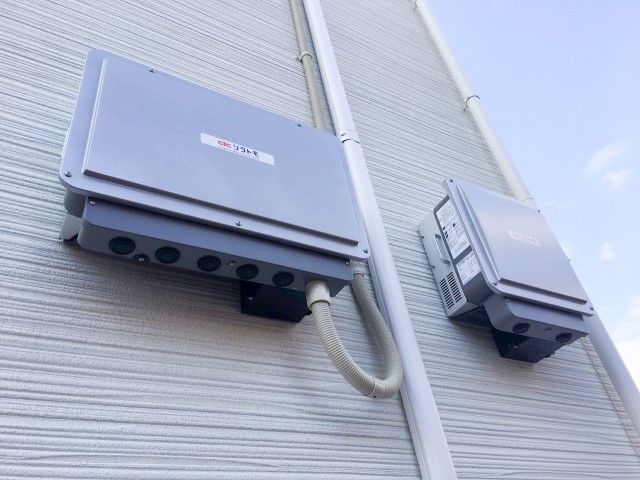 石川県小松市のM様邸にて、太陽光発電システムを設置しました≪パワコン≫