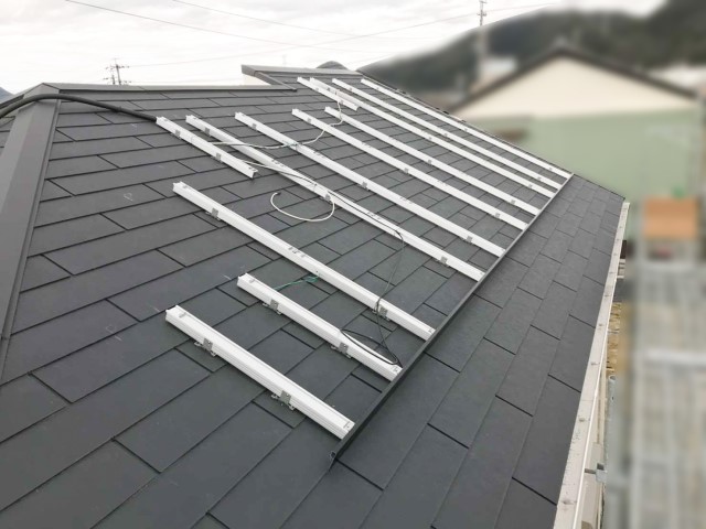 岐阜県加茂郡のO様邸にて、太陽光発電システムを設置しました≪施工中≫