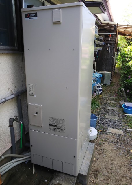 福岡県粕屋郡のM様邸にて、エコキュートを設置しました≪貯湯ユニット≫