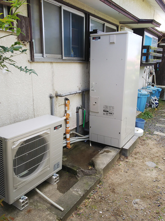 福岡県粕屋郡のM様邸にて、エコキュートを設置しました！