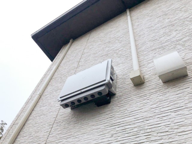 山口県下関市のU様邸にて、蓄電システムの設置をしました≪パワコン≫