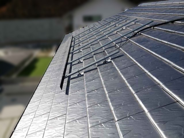 愛知県豊田市のH様邸にて、太陽光発電システムを設置しました≪施工中≫