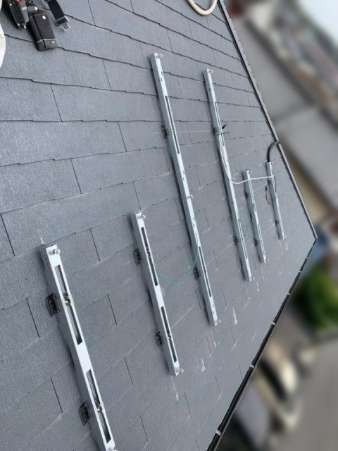 福岡県直方市のU様邸にて、太陽光発電システムを設置しました≪施工中≫