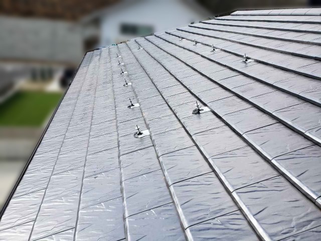 愛知県豊田市のH様邸にて、太陽光発電システムを設置しました≪施工中≫