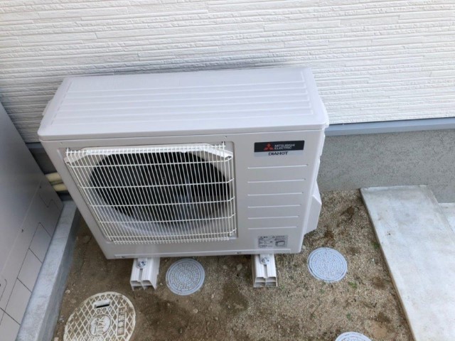 福岡県のF様邸にて、エコキュートの設置をしました≪ヒートポンプユニット≫