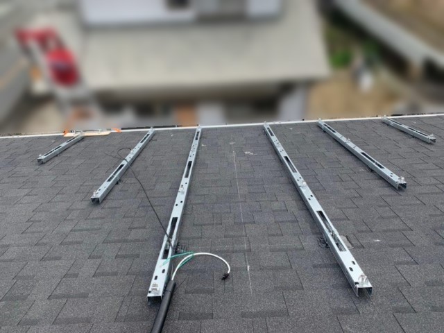 福岡県のS様邸にて、太陽光発電システムを設置しました≪施工中≫架台