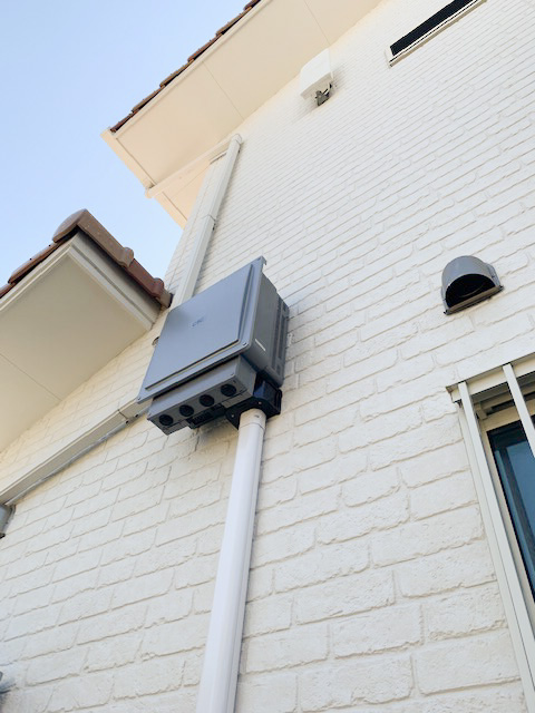 長崎県のM様邸にて、蓄電システムを設置しました≪パワコン≫屋外