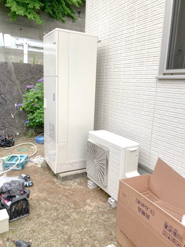 山口県のH様邸にて、エコキュートを設置しました！≪本体≫