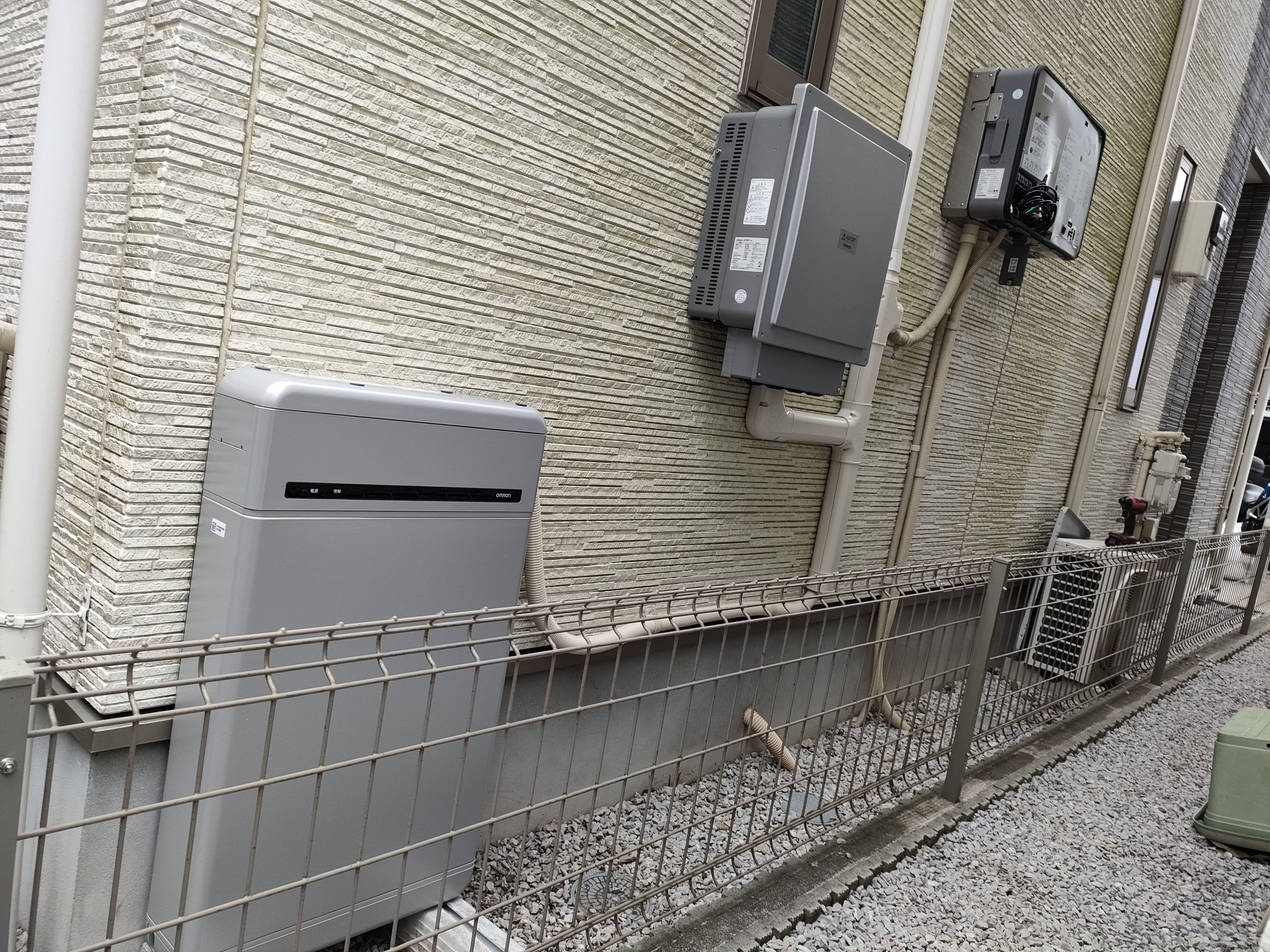 神奈川県のT様邸にて、オムロンの蓄電池を設置いたしました。