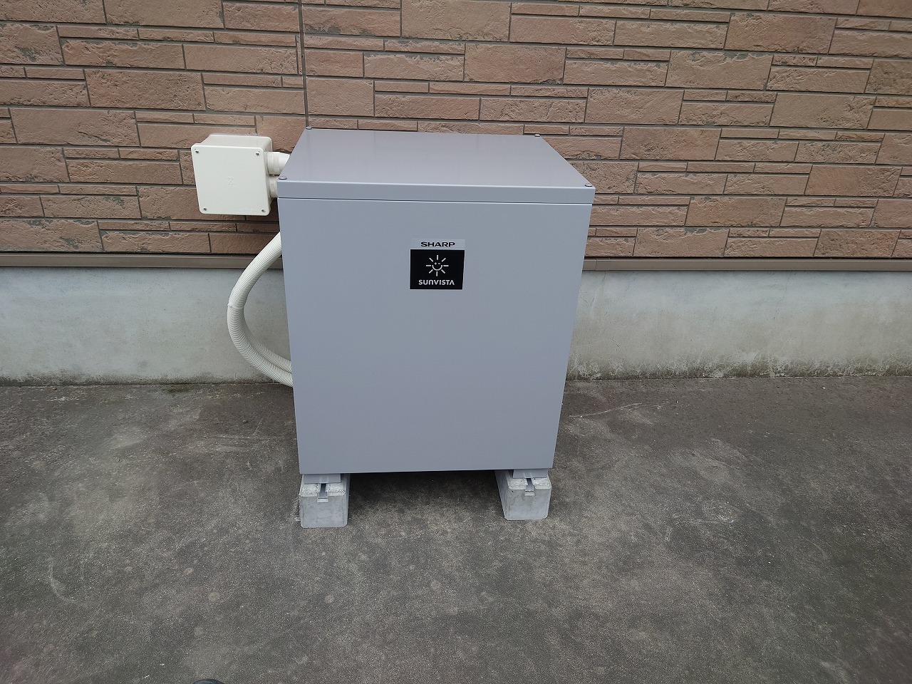 鹿児島県鹿屋市のT様宅に蓄電池システムを設置いたしました。