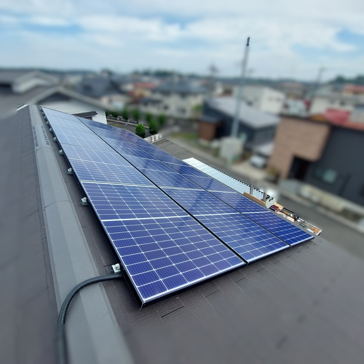 栃木県鹿沼市のK様宅に太陽光発電システムを設置いたしました