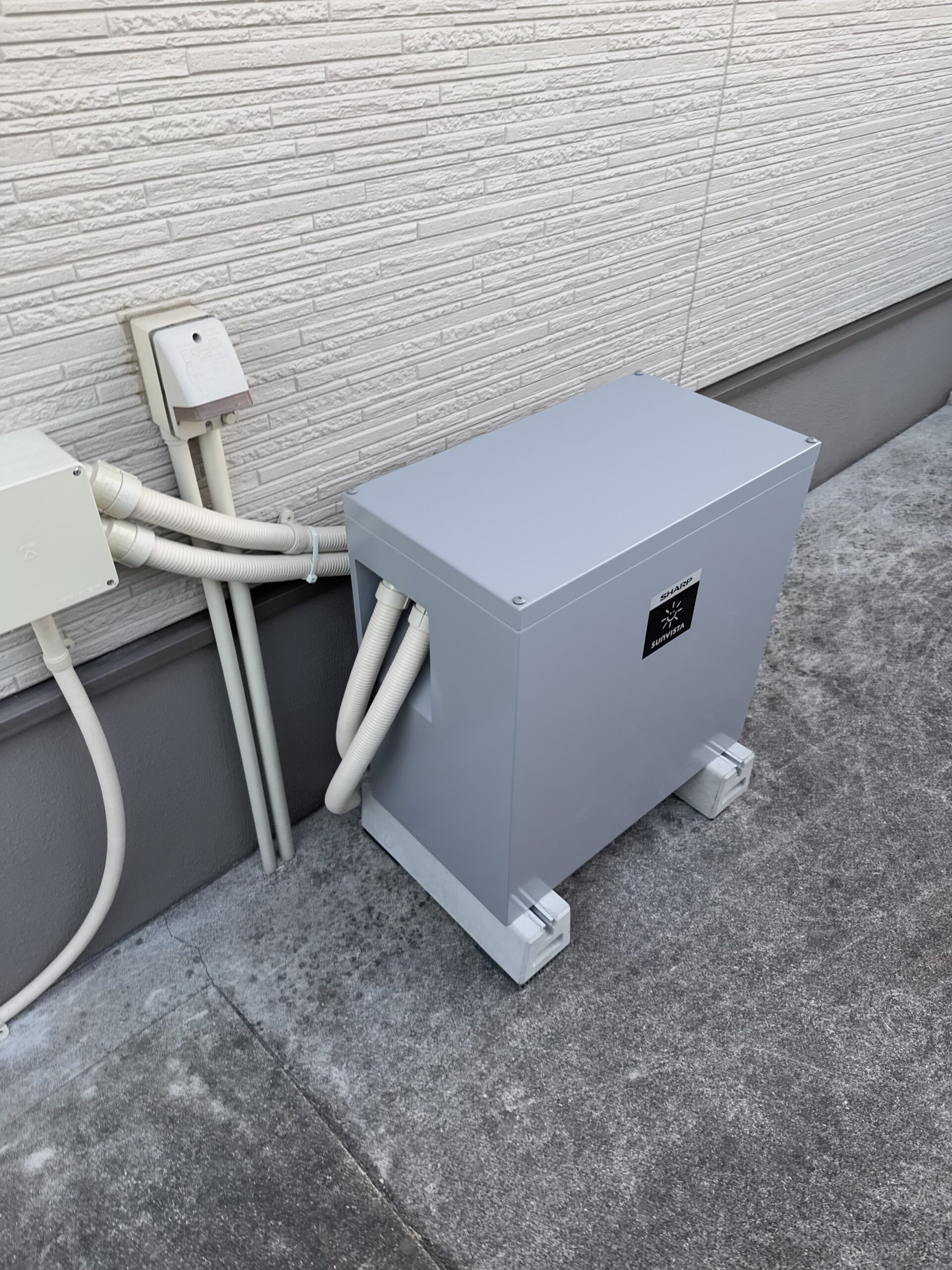 高知県香美市にお住まいのO様宅に蓄電池システム、エコキュートを設置いたしました