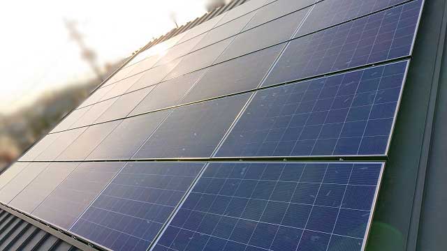 都城市のＫ様邸にて長州産業のプレミアムブルータイプの太陽光発電システム設置工事しました。