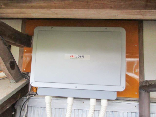福岡県嘉麻市のN様邸にて、蓄電システムの設置をしました≪パワコン≫
