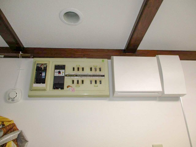 福岡県糸島市のS様邸にて、蓄電システムを設置しました≪分電盤≫
