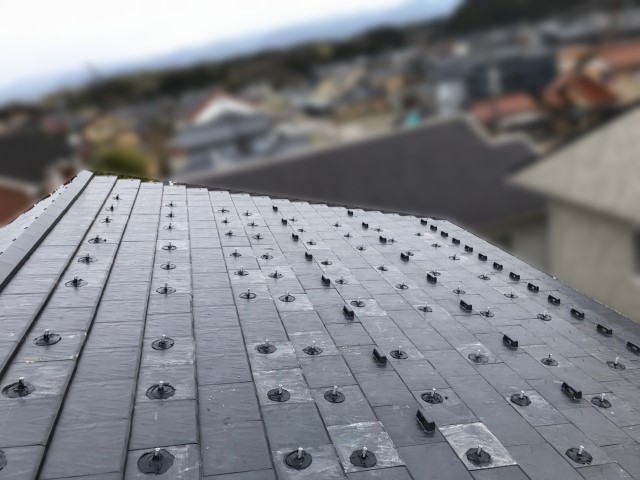 石川県加賀市のo様屋敷にて、太陽光発電システムを設置しました≪施工中≫
