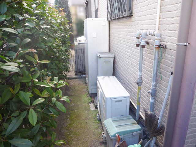 福岡県北九州市のS様邸にて、エコキュートを設置しました≪貯湯ユニット≫≪ヒートポンプユニット≫