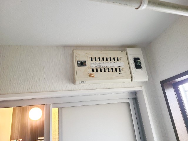 岡山県真庭市のY様邸にて、蓄電システムを設置しました≪分電盤≫施工前